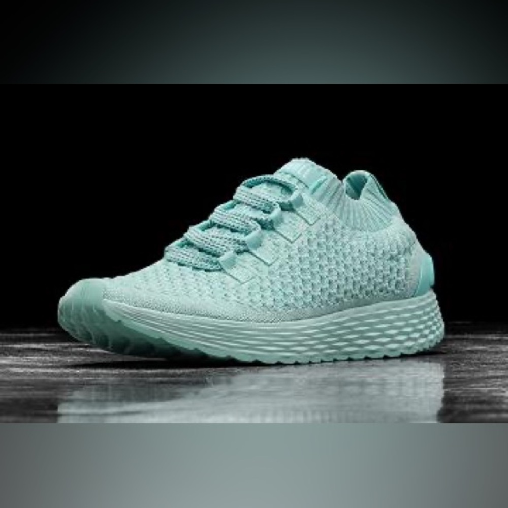 Nobull aqua knit runners size 6